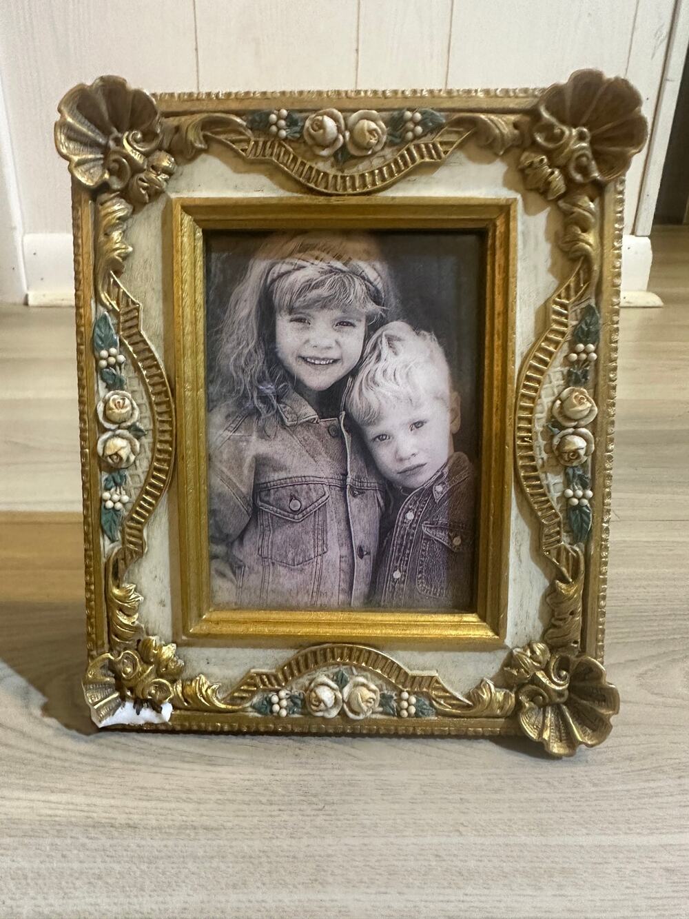 Vintage Rococo Gold Floral Ornate Tabletop Wall Hanging Photo Picture Frame 5x7